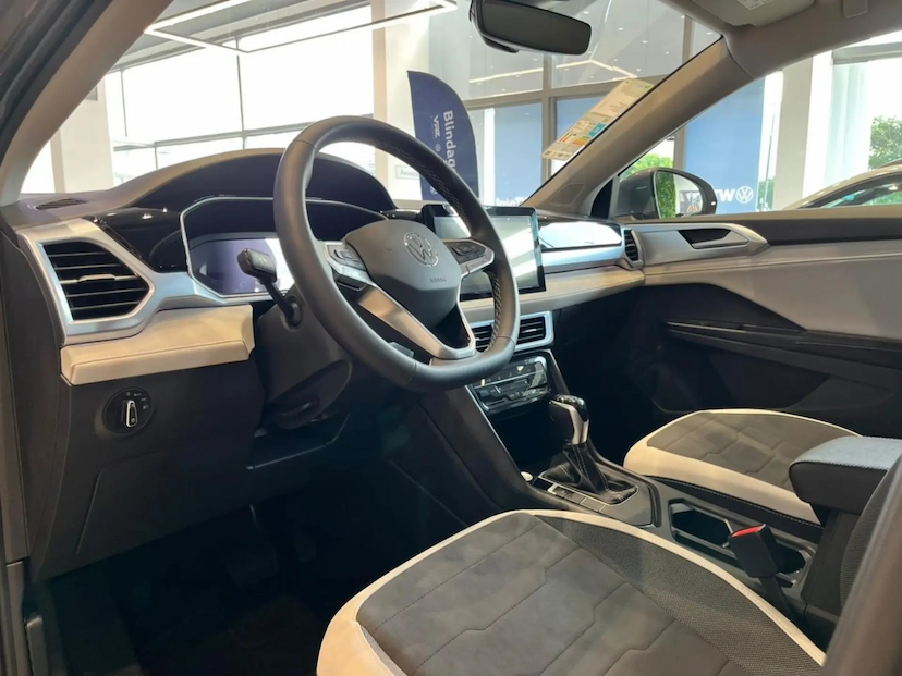 Foto do veículo VOLKSWAGEN TAOS 1.4 250 TSI TOTAL FLEX COMFORTLINE AUTOMÁTICO 2026 0 KM 182.777,00