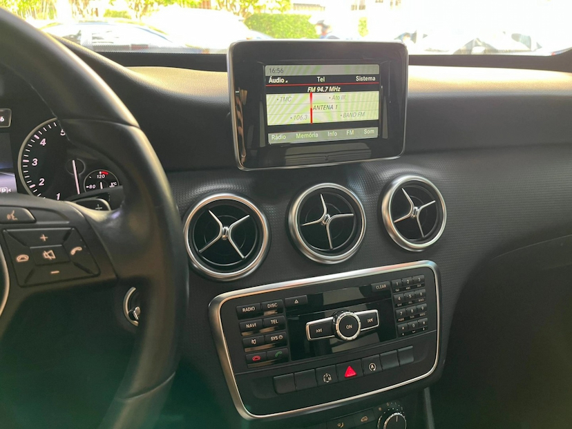 Foto do veículo MERCEDES-BENZ A 200 1.6 TURBO 16V FLEX 4P AUTOMÁTICO 2015 64.997 KM 95.777,00
