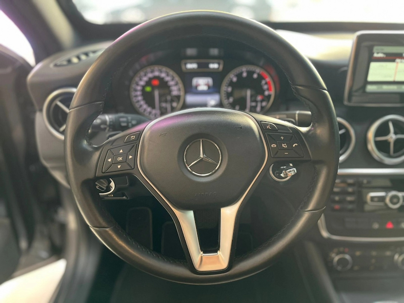 Foto do veículo MERCEDES-BENZ A 200 1.6 TURBO 16V FLEX 4P AUTOMÁTICO 2015 64.997 KM 95.777,00