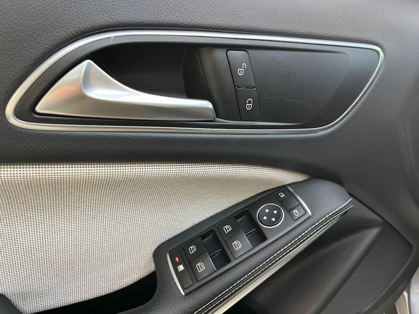 Foto do veículo MERCEDES-BENZ A 200 1.6 TURBO 16V FLEX 4P AUTOMÁTICO 2015 64.997 KM 95.777,00