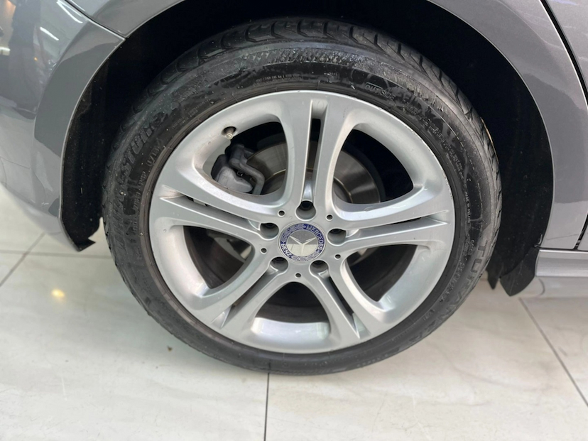 Foto do veículo MERCEDES-BENZ A 200 1.6 TURBO 16V FLEX 4P AUTOMÁTICO 2015 64.997 KM 95.777,00