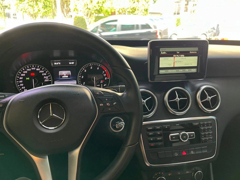 Foto do veículo MERCEDES-BENZ A 200 1.6 TURBO 16V FLEX 4P AUTOMÁTICO 2015 64.997 KM 95.777,00