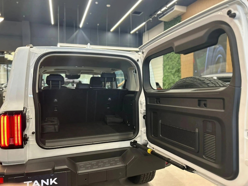 Foto do veículo GWM TANK 300 2.0 HI4-T PHEV 4X4 9HAT FLEX 2027 0 KM 328.900,00