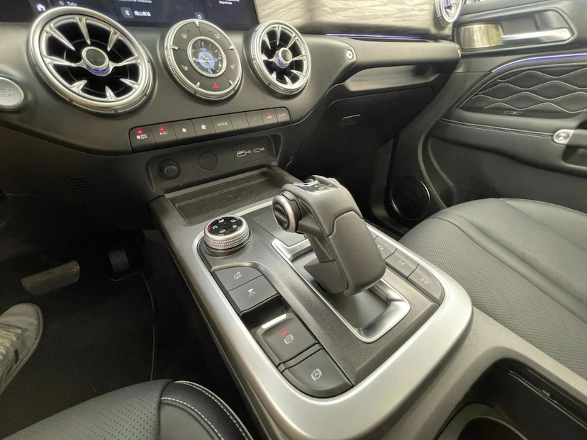 Foto do veículo GWM TANK 300 2.0 HI4-T PHEV 4X4 9HAT FLEX 2027 0 KM 328.900,00