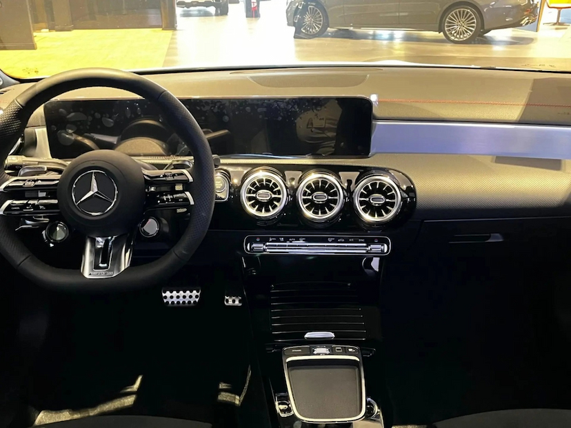 Foto do veículo MERCEDES-BENZ CLA 35 AMG 2.0 MHEV 4MATIC 8G-DCT 2026 0 KM 498.777,00