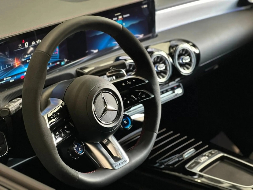 Foto do veículo MERCEDES-BENZ CLA 45 AMG 2.0 CGI GASOLINA S 4MATIC SPEEDSHIFT 2026 0 KM 628.900,00