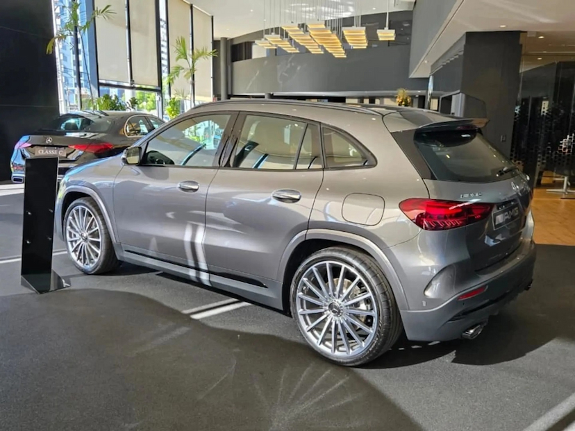 Foto do veículo MERCEDES-BENZ GLA 35 AMG 2.0 MHEV 4MATIC SPEEDSHIFT 2026 0 KM 537.777,00