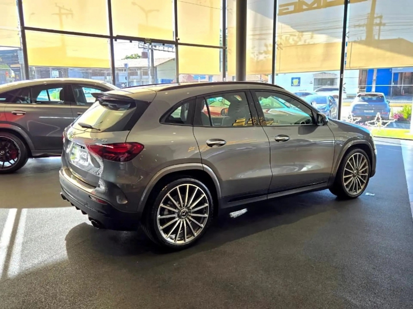 Foto do veículo MERCEDES-BENZ GLA 35 AMG 2.0 MHEV 4MATIC SPEEDSHIFT 2026 0 KM 537.777,00
