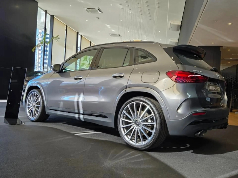 Foto do veículo MERCEDES-BENZ GLA 35 AMG 2.0 MHEV 4MATIC SPEEDSHIFT 2026 0 KM 537.777,00