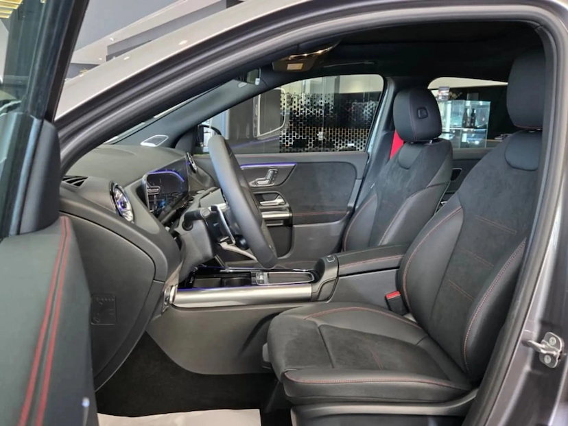 Foto do veículo MERCEDES-BENZ GLA 35 AMG 2.0 MHEV 4MATIC SPEEDSHIFT 2026 0 KM 537.777,00