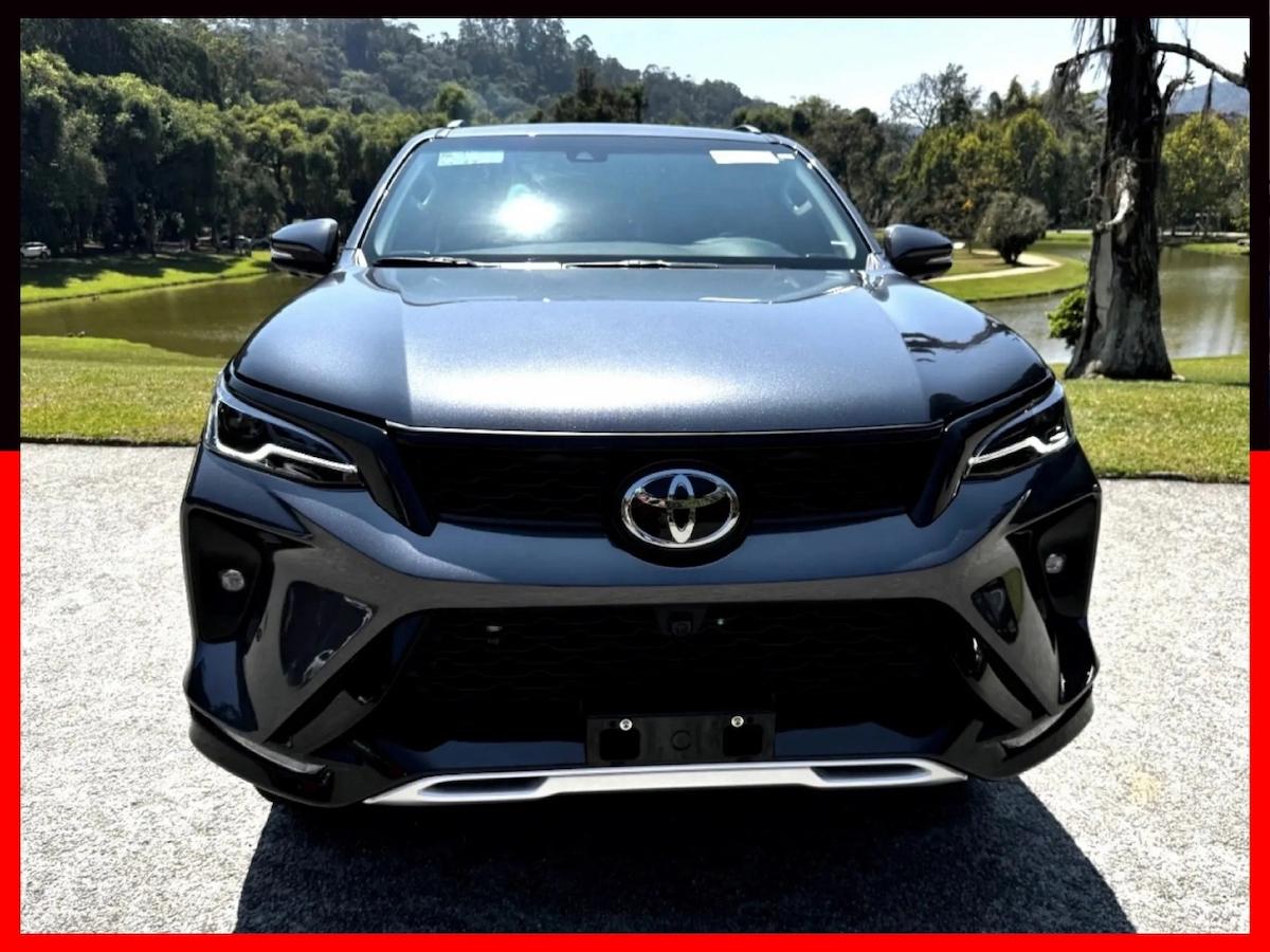 Foto do veículo TOYOTA HILUX SW4 2.8 D-4D TURBO DIESEL SRX PLATINUM 7L 4X4 AUTOMÁTICO 2026/2026 0 KM R$ 378.900,00