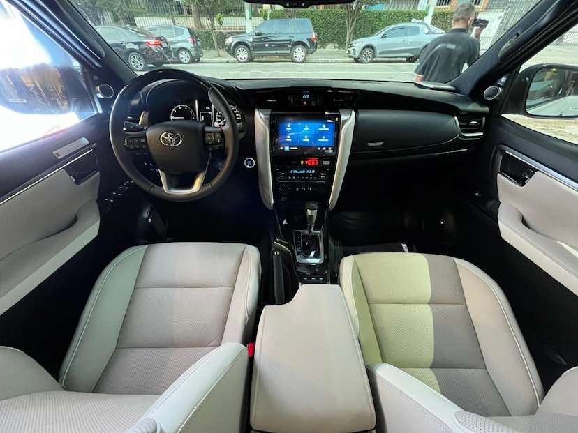 Foto do veículo TOYOTA HILUX SW4 2.8 D-4D TURBO DIESEL DIAMOND 7L 4X4 AUTOMÁTICO 2026 0 KM 429.900,00