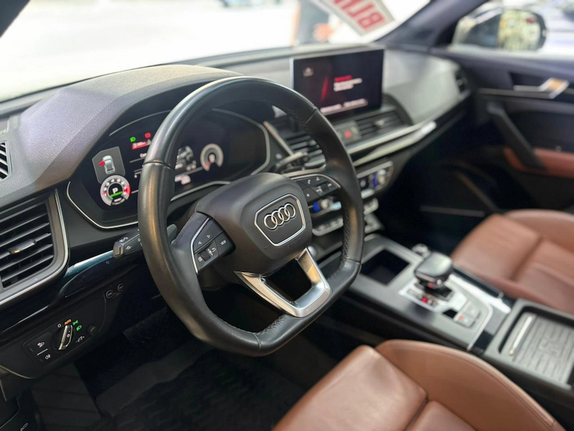 Foto do veículo AUDI Q5 2.0 45 TFSI GASOLINA S-LINE QUATTRO S TRONIC 2021 70.635 KM 257.777,00