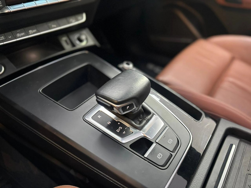 Foto do veículo AUDI Q5 2.0 45 TFSI GASOLINA S-LINE QUATTRO S TRONIC 2021 70.635 KM 257.777,00