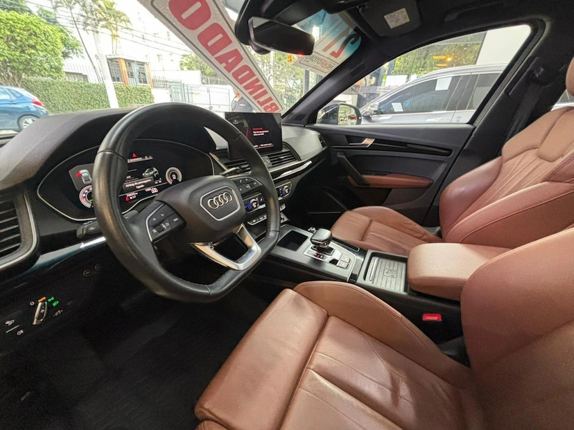 Foto do veículo AUDI Q5 2.0 45 TFSI GASOLINA S-LINE QUATTRO S TRONIC 2021 70.635 KM 257.777,00