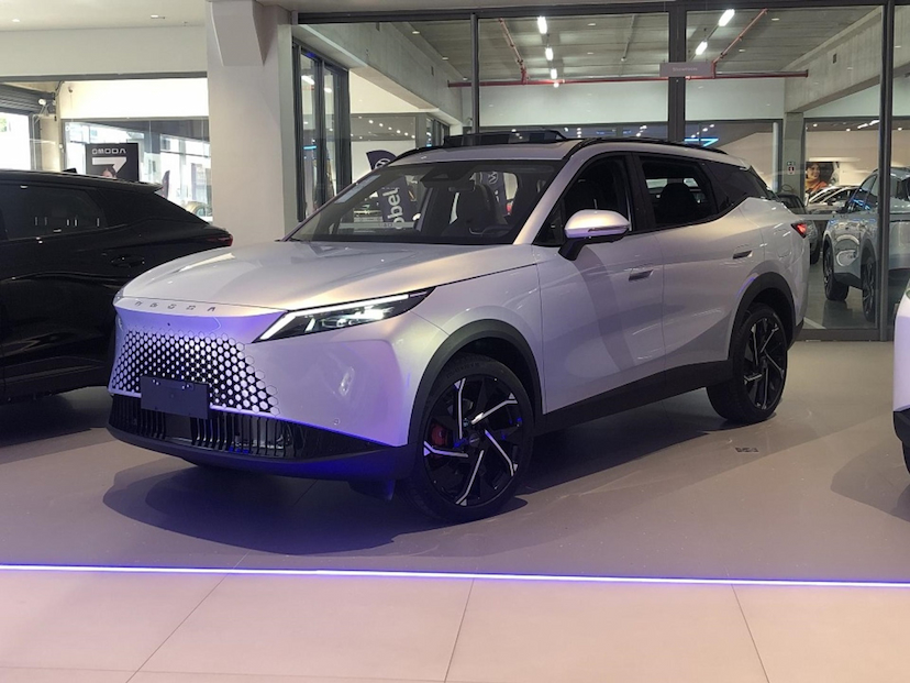 Foto do veículo OMODA 7 1.5 TGDI PHEV PRESTIGE DHT 2026 0 KM 272.890,00