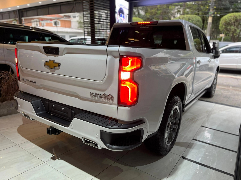 Foto do veículo CHEVROLET SILVERADO 5.3 V8 GASOLINA 1500 HIGH COUNTRY 4X4 AUTOMÁTICO 2026 0 KM 479.800,00