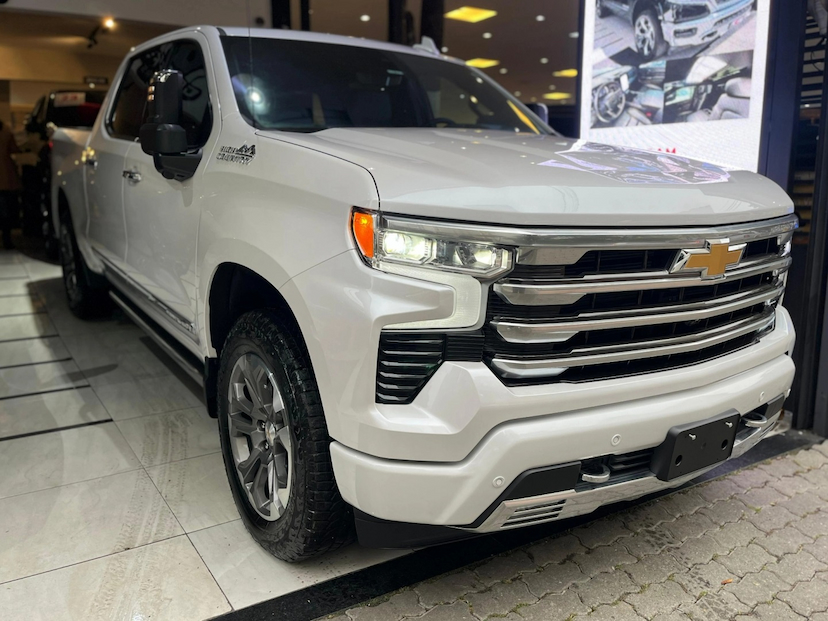 Foto do veículo CHEVROLET SILVERADO 5.3 V8 GASOLINA 1500 HIGH COUNTRY 4X4 AUTOMÁTICO 2026 0 KM 479.800,00