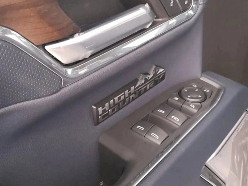 Foto do veículo CHEVROLET SILVERADO 5.3 V8 GASOLINA 1500 HIGH COUNTRY 4X4 AUTOMÁTICO 2026 0 KM 479.800,00