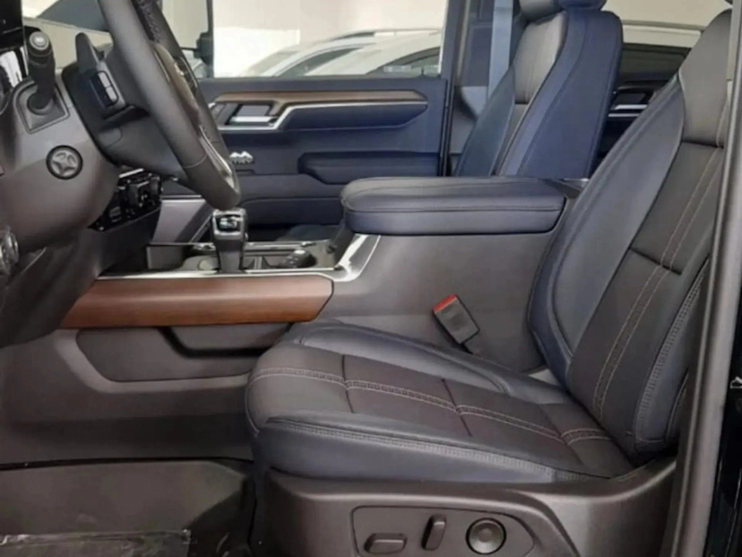 Foto do veículo CHEVROLET SILVERADO 5.3 V8 GASOLINA 1500 HIGH COUNTRY 4X4 AUTOMÁTICO 2026 0 KM 479.800,00