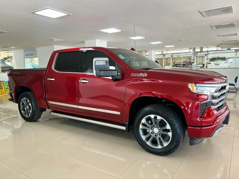 Foto do veículo CHEVROLET SILVERADO 5.3 V8 GASOLINA 1500 HIGH COUNTRY 4X4 AUTOMÁTICO 2026 0 KM 479.800,00