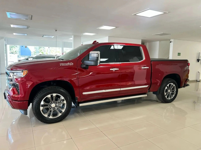 Foto do veículo CHEVROLET SILVERADO 5.3 V8 GASOLINA 1500 HIGH COUNTRY 4X4 AUTOMÁTICO 2026 0 KM 479.800,00