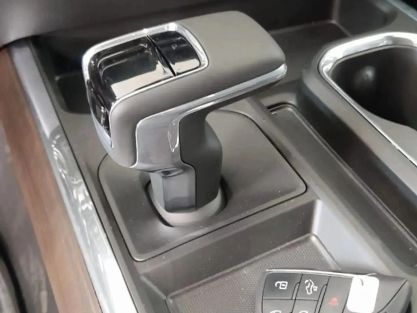 Foto do veículo CHEVROLET SILVERADO 5.3 V8 GASOLINA 1500 HIGH COUNTRY 4X4 AUTOMÁTICO 2026 0 KM 479.800,00