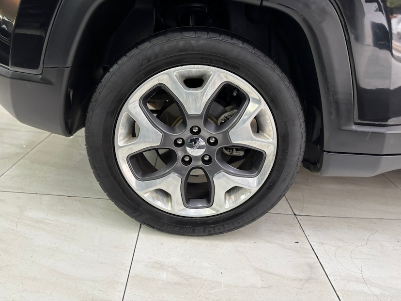 Foto do veículo JEEP COMPASS 2.0 16V FLEX LONGITUDE AUTOMÁTICO 2020 82.855 KM 112.777,00