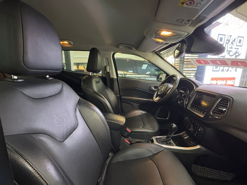 Foto do veículo JEEP COMPASS 2.0 16V FLEX LONGITUDE AUTOMÁTICO 2020 82.855 KM 112.777,00