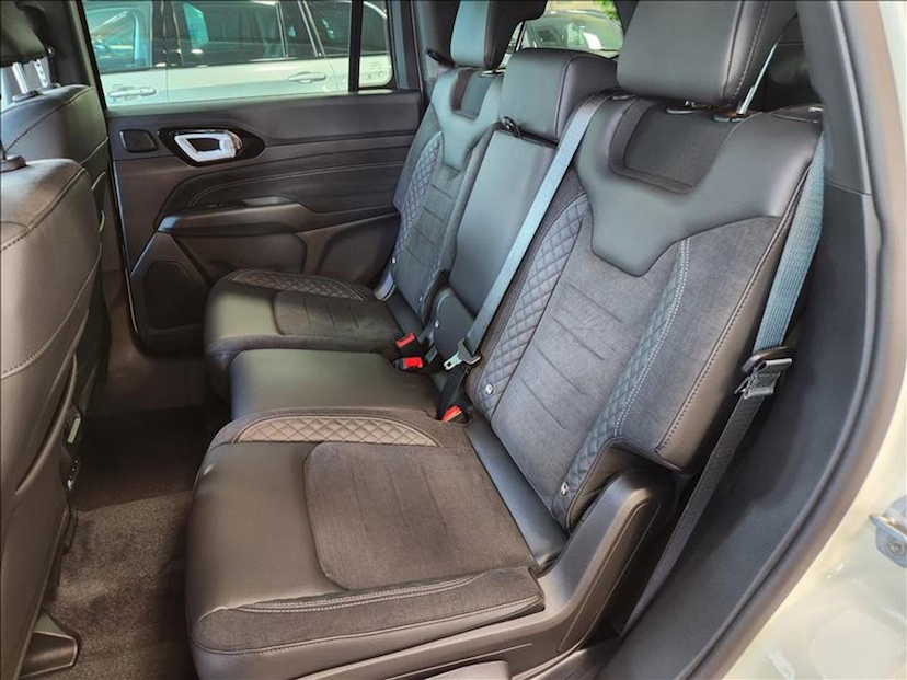 Foto do veículo JEEP COMMANDER 2.0 HURRICANE 4 TURBO FLEX BLACKHAWK AT9 2027 0 KM 279.500,00