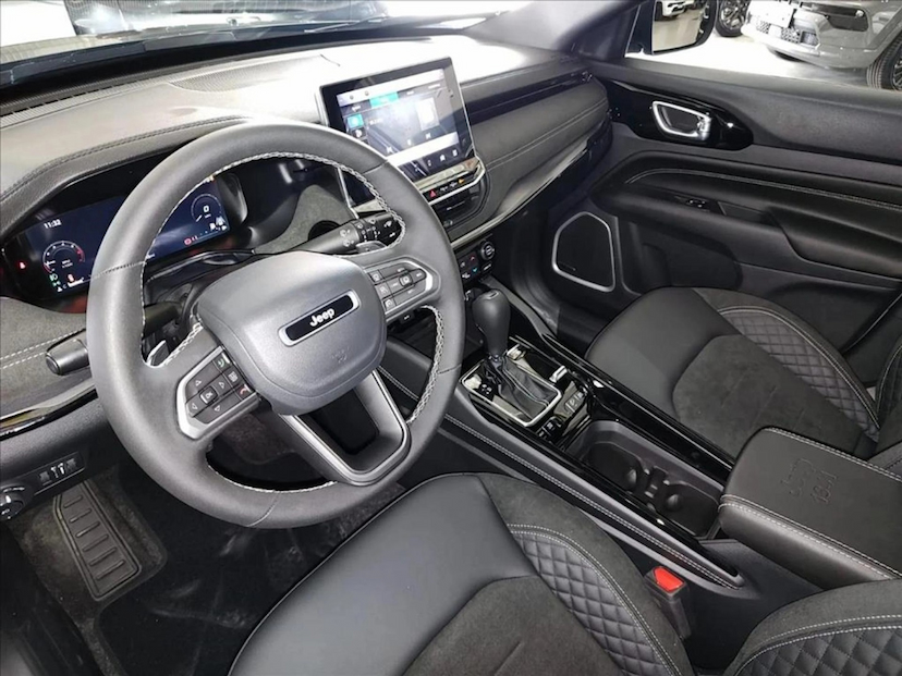 Foto do veículo JEEP COMMANDER 2.0 HURRICANE 4 TURBO GASOLINA BLACKHAWK AT9 2026 0 KM 294.777,00
