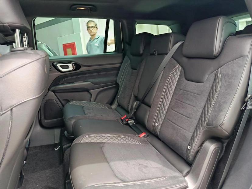 Foto do veículo JEEP COMMANDER 2.0 HURRICANE 4 TURBO GASOLINA BLACKHAWK AT9 2026 0 KM 294.777,00