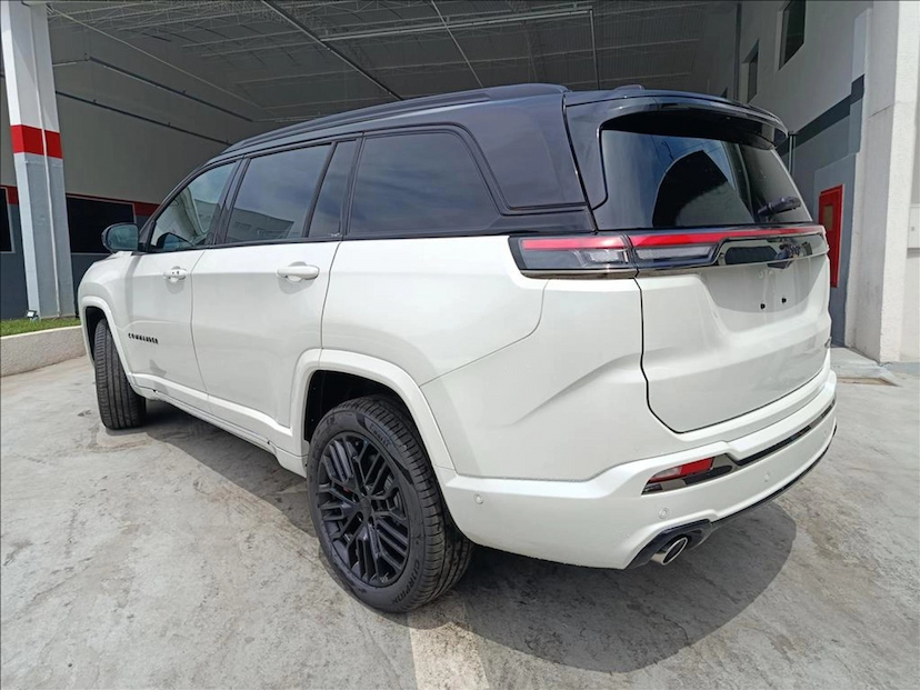Foto do veículo JEEP COMMANDER 2.0 HURRICANE 4 TURBO GASOLINA BLACKHAWK AT9 2026 0 KM 294.777,00