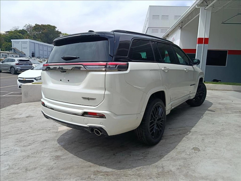 Foto do veículo JEEP COMMANDER 2.0 HURRICANE 4 TURBO GASOLINA BLACKHAWK AT9 2026 0 KM 294.777,00