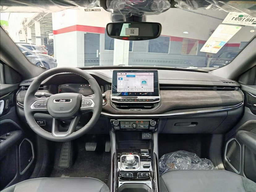Foto do veículo JEEP COMMANDER 2.0 HURRICANE 4 TURBO GASOLINA BLACKHAWK AT9 2026 0 KM 294.777,00