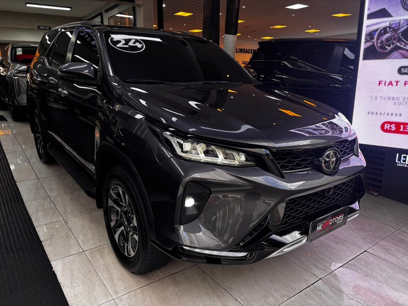 Foto do veículo TOYOTA HILUX SW4 2.8 D-4D TURBO DIESEL DIAMOND 7L 4X4 AUTOMÁTICO 2024 25.450 KM 382.777,00