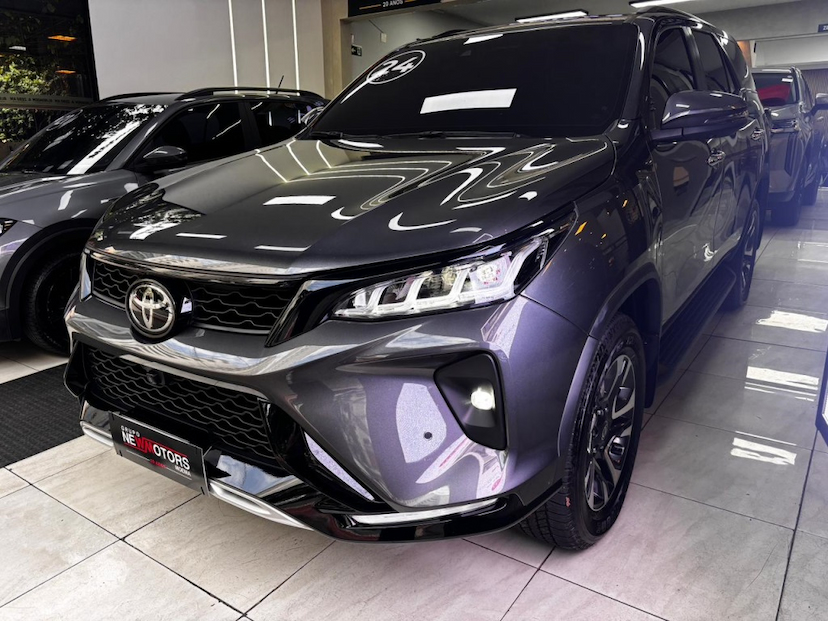 Foto do veículo TOYOTA HILUX SW4 2.8 D-4D TURBO DIESEL DIAMOND 7L 4X4 AUTOMÁTICO 2024 25.450 KM 382.777,00