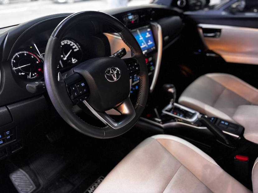 Foto do veículo TOYOTA HILUX SW4 2.8 D-4D TURBO DIESEL DIAMOND 7L 4X4 AUTOMÁTICO 2024 25.450 KM 382.777,00