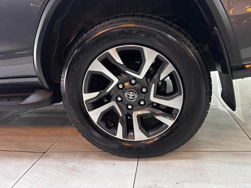 Foto do veículo TOYOTA HILUX SW4 2.8 D-4D TURBO DIESEL DIAMOND 7L 4X4 AUTOMÁTICO 2024 25.450 KM 382.777,00