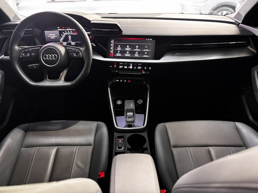 Foto do veículo AUDI A3 2.0 40 TFSI MHEV SPORTBACK S LINE S-TRONIC 2023 10.500 KM 207.777,00