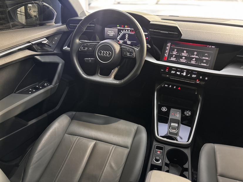 Foto do veículo AUDI A3 2.0 40 TFSI MHEV SPORTBACK S LINE S-TRONIC 2023 10.500 KM 207.777,00
