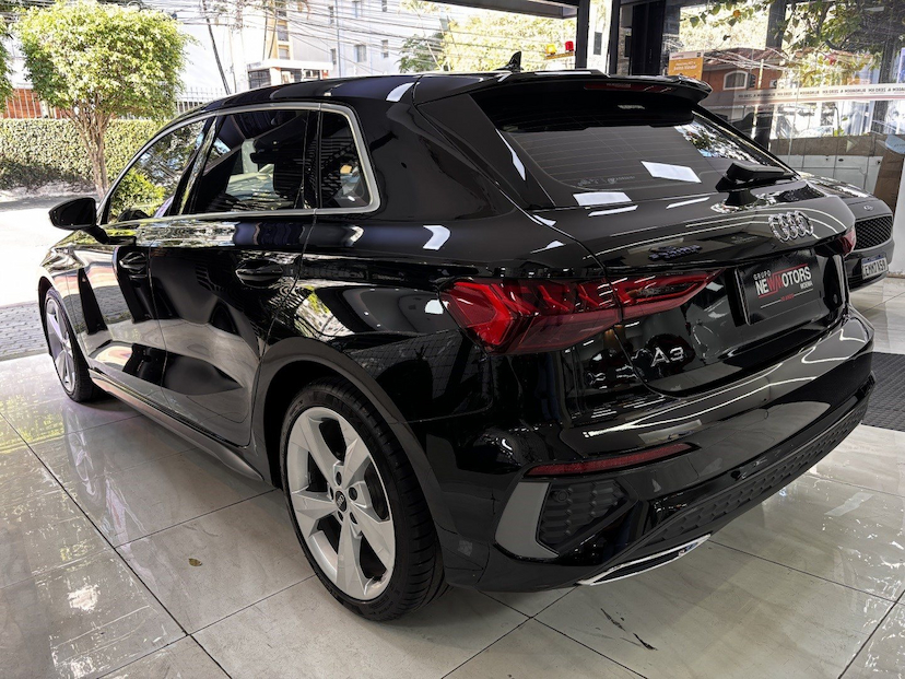 Foto do veículo AUDI A3 2.0 40 TFSI MHEV SPORTBACK S LINE S-TRONIC 2023 10.500 KM 207.777,00