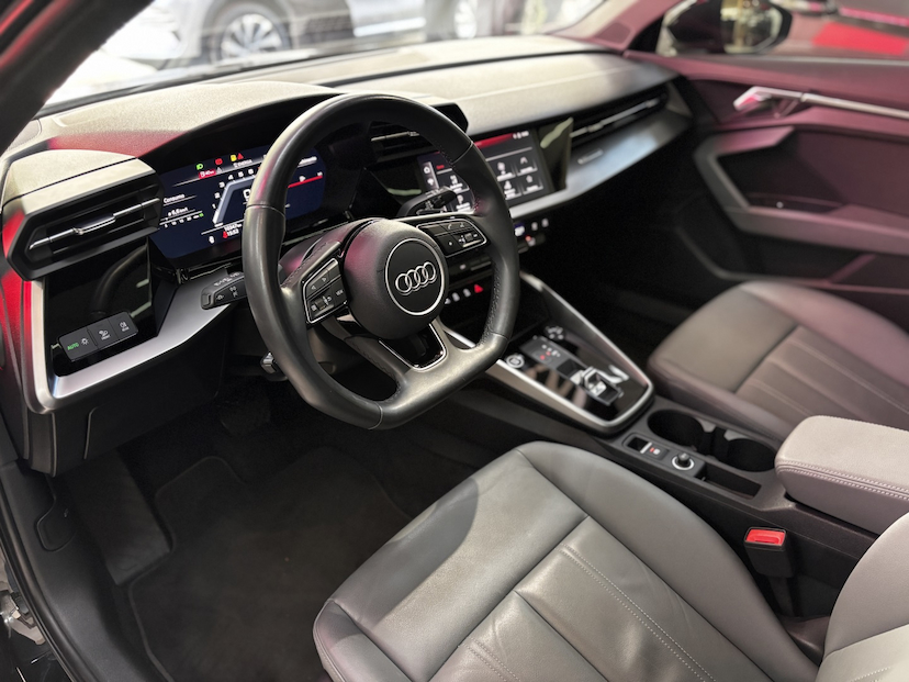 Foto do veículo AUDI A3 2.0 40 TFSI MHEV SPORTBACK S LINE S-TRONIC 2023 10.500 KM 207.777,00