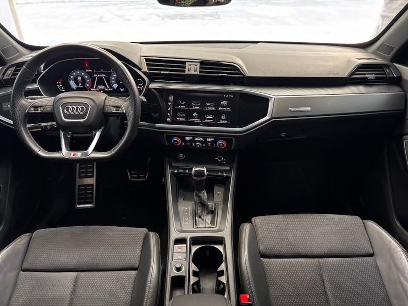 Foto do veículo AUDI Q3 2.0 40 TFSI GASOLINA SPORTBACK PERFORMANCE QUATTRO TIPTRONIC 2023 45.687 KM 269.777,00