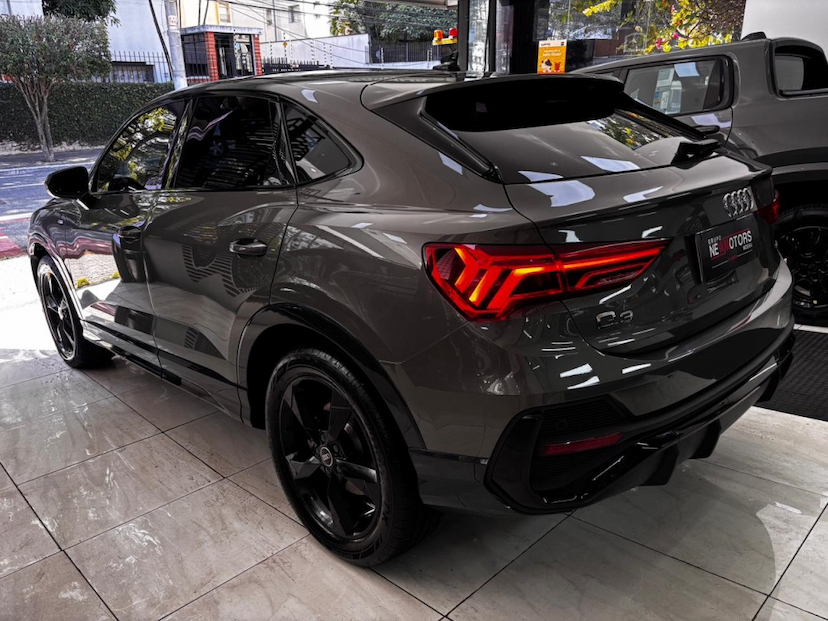 Foto do veículo AUDI Q3 2.0 40 TFSI GASOLINA SPORTBACK PERFORMANCE QUATTRO TIPTRONIC 2023 45.687 KM 269.777,00