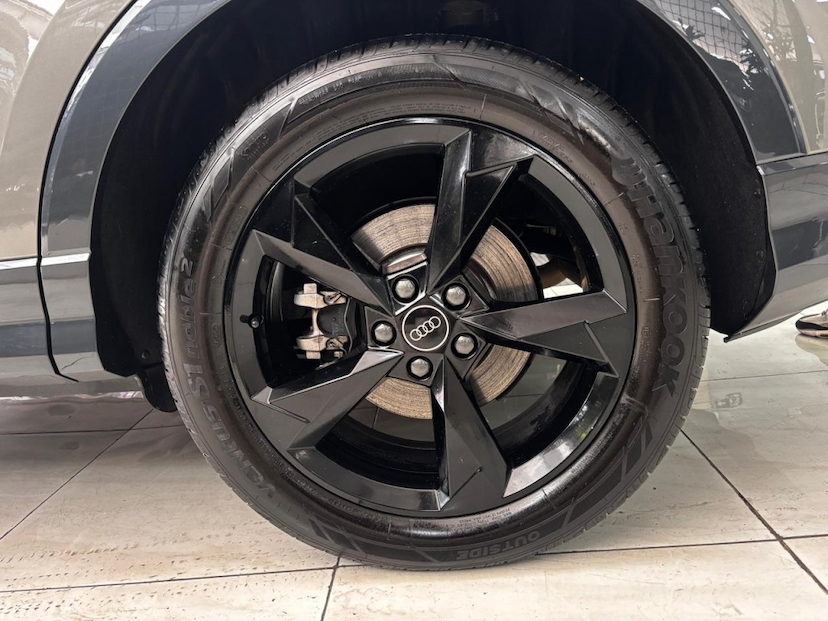 Foto do veículo AUDI Q3 2.0 40 TFSI GASOLINA SPORTBACK PERFORMANCE QUATTRO TIPTRONIC 2023 45.687 KM 269.777,00