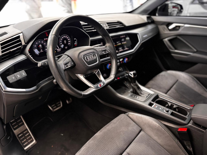 Foto do veículo AUDI Q3 2.0 40 TFSI GASOLINA SPORTBACK PERFORMANCE QUATTRO TIPTRONIC 2023 45.687 KM 269.777,00