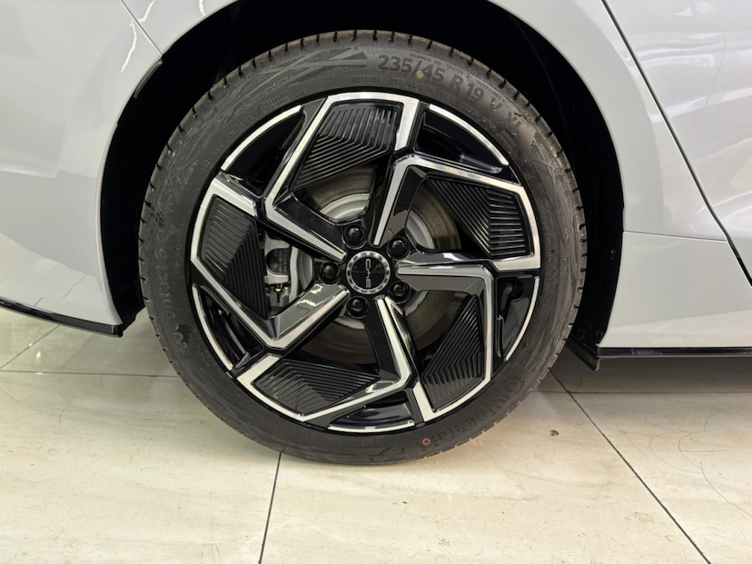 Foto do veículo BYD SEAL 82,5 KW ELÉTRICO  2027 0 KM 273.880,00