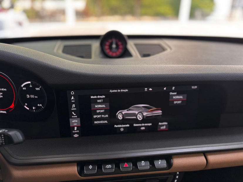 Foto do veículo PORSCHE 911 3.0 24V H6 GASOLINA CARRERA S PDK 2020 24.819 KM 847.777,00