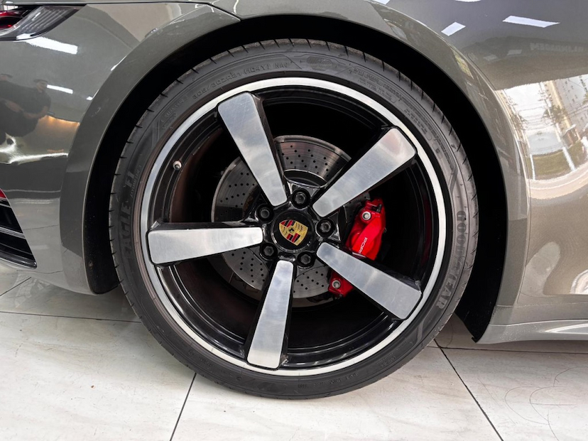 Foto do veículo PORSCHE 911 3.0 24V H6 GASOLINA CARRERA S PDK 2020 24.819 KM 847.777,00